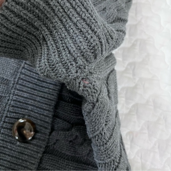 Talbots Petite Medium Gray Cable Knit Chunky Cardigan Sweater Short Sleeve Shawl - Picture 4 of 8